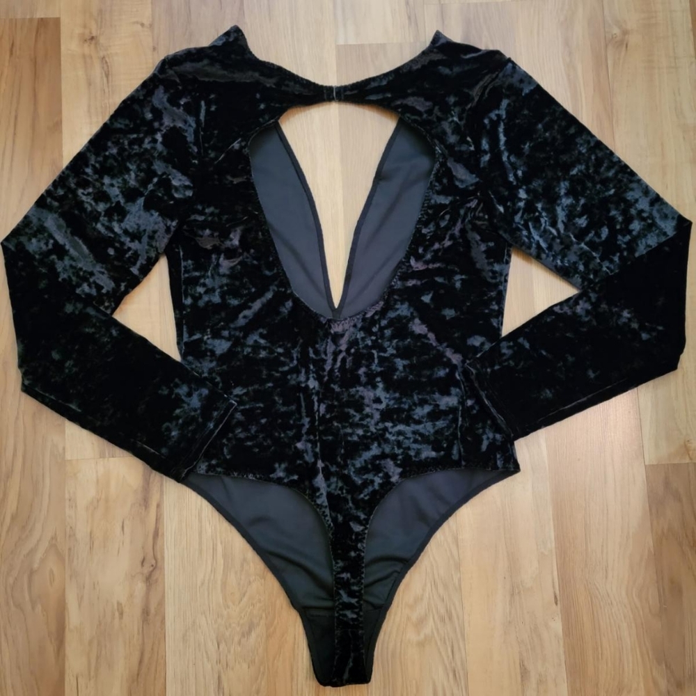 Victoria's Secret Long Sleeve Thong Bodysuit - Picture 4 of 6